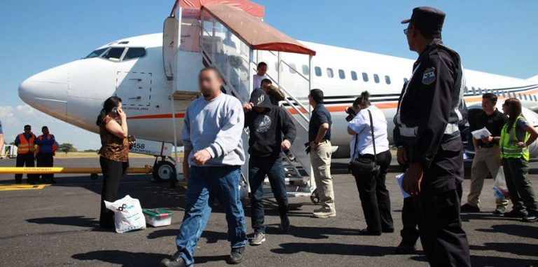 Cubanos deportados a República Centroafricana piden auxilio desde Bangui ante el abandono migratorio