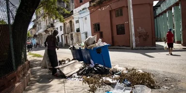 Colapso eléctrico pudre alimentos y agota a la población en La Habana mientras el régimen busca combustible en el exterior