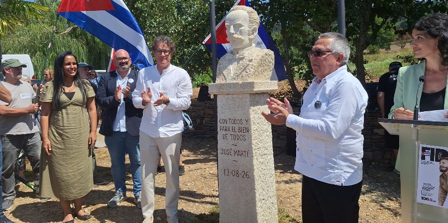 Alcalde de Láncara exige retirar busto de José Martí utilizado por el régimen de La Habana para homenajear a Fidel Castro