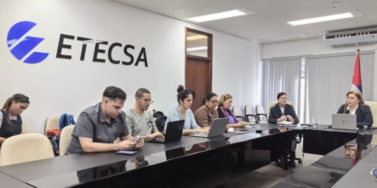 ETECSA impone tarifas onerosas y cierra el diálogo con un paquete de 2GB que supera la mitad del salario mínimo en Cuba