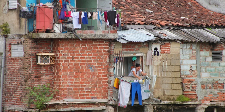Estafas, fraude y supervivencia: el reflejo del colapso institucional en la sociedad cubana