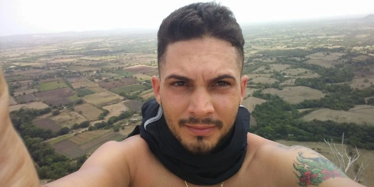 Senador Rick Scott denuncia tortura y trato cruel contra el preso político Ángel Jesús Véliz Marcano en Cuba