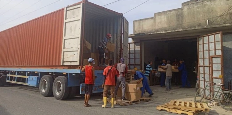 Cáritas Cuba distribuye la segunda fase de ayuda humanitaria de EE.UU. en el oriente ante la incapacidad del régimen para proteger a los ciudadanos