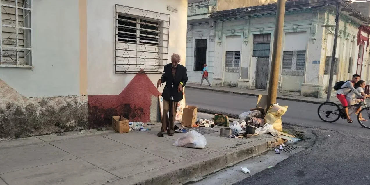 La dictadura cubana ordena «barrer» a los mendigos de las calles ante el colapso del sistema de pensiones