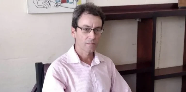 Poeta cubano exige la libertad de José Gabriel Barrenechea tras ratificación de su condena por la dictadura