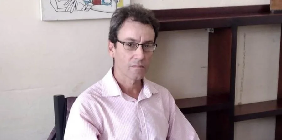 Poeta cubano exige la libertad de José Gabriel Barrenechea tras ratificación de su condena por la dictadura