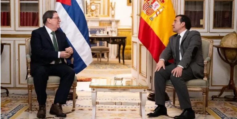 España anuncia envío de ayuda humanitaria a Cuba en medio de la peor crisis estructural de la isla y el rechazo de la diáspora en Madrid