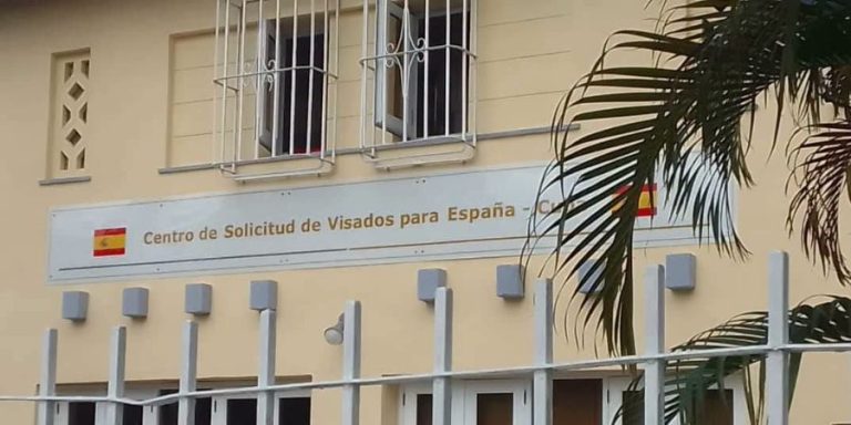 España traslada su centro de visados a Miramar e impone una nueva tasa de 17 euros que agrava el costo de salida para los cubanos