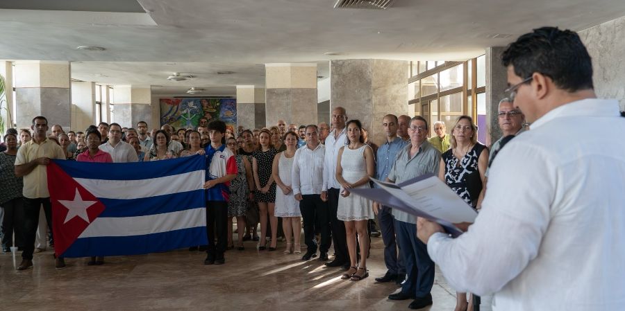 Régimen cubano recibe con retórica de “victoria” a diplomáticos expulsados de Dominicana