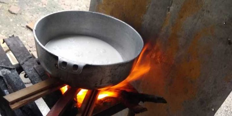 Crisis de gas licuado en Cuba obliga a cocinar con leña mientras el régimen impulsa la venta de cilindros en dólares