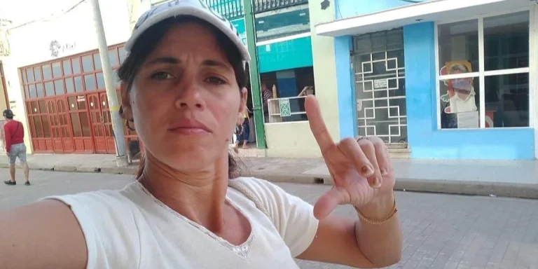 La activista Ienelis Delgado Cué supera los diez días en huelga de hambre tras una nueva detención arbitraria