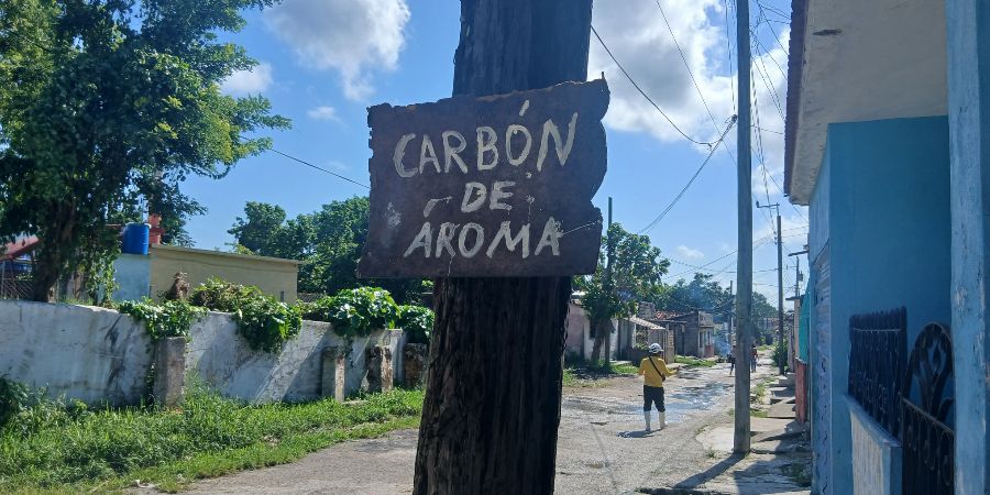 El régimen de La Habana exporta carbón a Europa mientras los cubanos enfrentan precios prohibitivos para cocinar