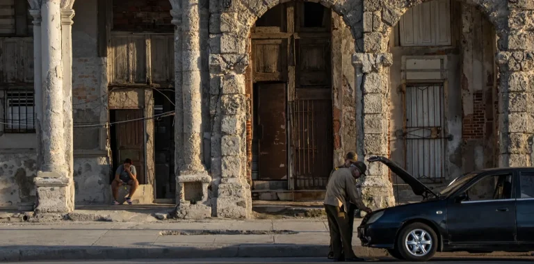 Reconstruir Cuba requerirá una década y 350.000 millones de dólares tras décadas de abandono estructural