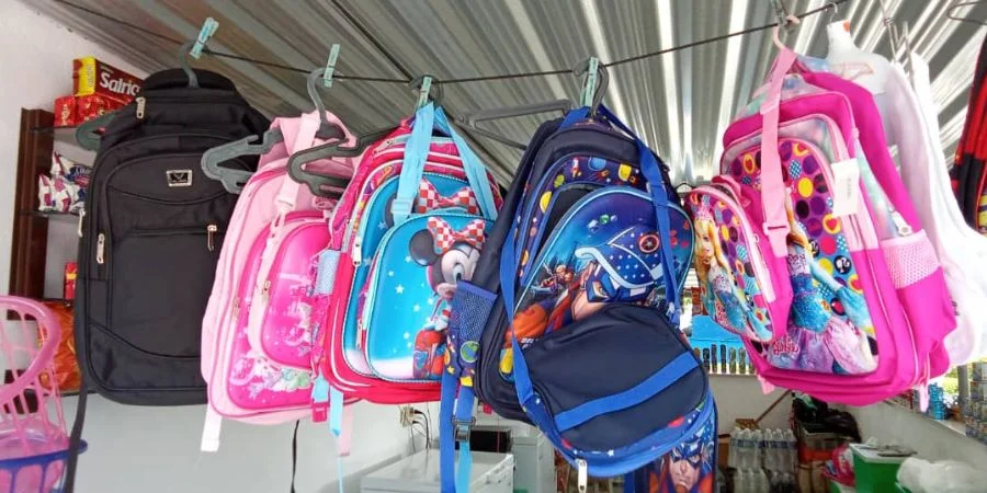 El inicio del curso escolar en Cuba expone la incapacidad del Estado para garantizar la educación y sume a las familias en una profunda crisis financiera