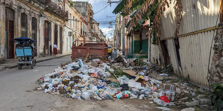 Cuba supera los 13.000 casos febriles ante el colapso sanitario y la incontrolable expansión del dengue