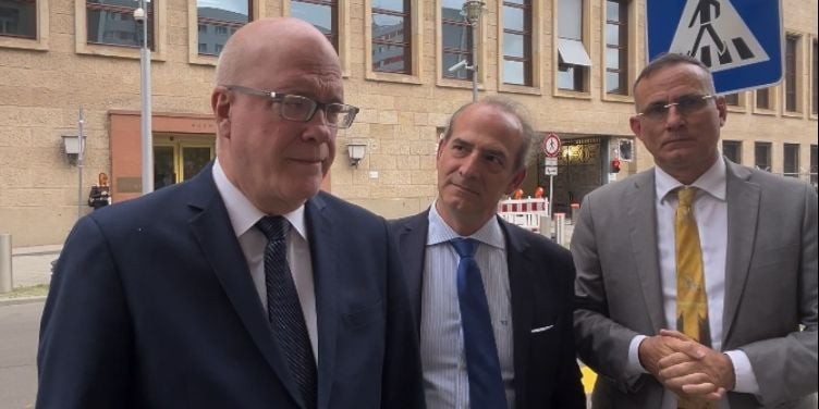 Líderes opositores se reúnen con la Cancillería alemana para exigir el fin del financiamiento europeo a la dictadura cubana
