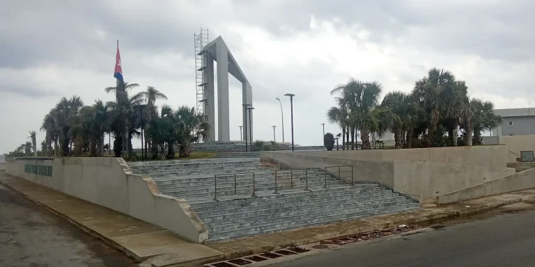 El régimen de La Habana retira la oferta de alquiler de la Tribuna Antimperialista tras el rechazo de sectores ortodoxos del PCC