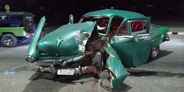 Colisión en El Vedado durante apagón deja dos heridos y evidencia el colapso de la seguridad vial en Cuba