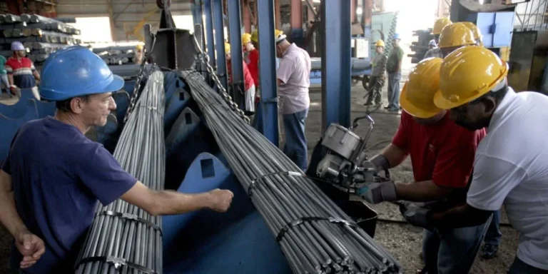 El 20% de la fuerza laboral en Cuba opera sin protección social ante el auge de la informalidad