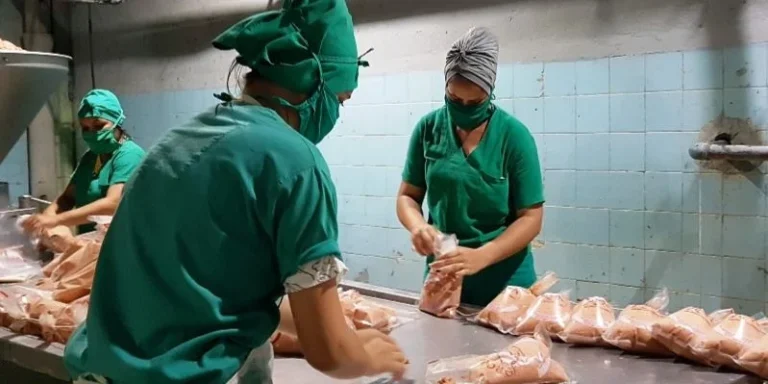 El régimen cubano propone croquetas de «hueso blanco» como solución alimentaria en Camagüey