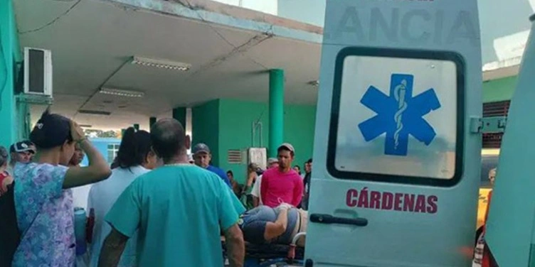 Colisión entre auto y tractor en Matanzas deja 12 heridos y una adolescente en estado crítico
