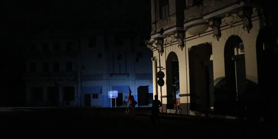 El régimen de La Habana enfrenta un colapso eléctrico histórico: el 70% de Cuba permanecerá sin luz este sábado