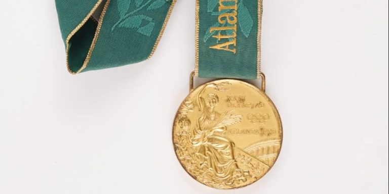Oro al destierro: Subastan por más de 15.000 dólares una medalla olímpica del béisbol cubano de Atlanta 1996