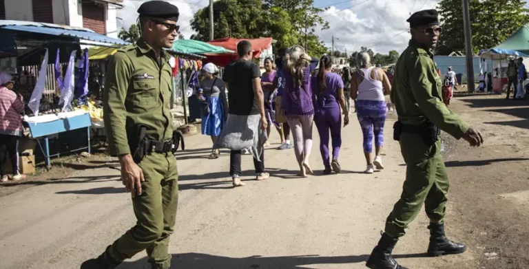 El régimen cubano enfrenta el riesgo inminente de una rebelión civil ante el colapso estructural y la represión sistemática