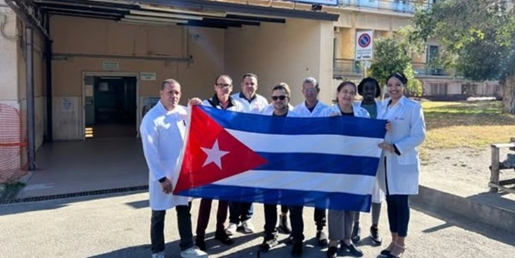 El gobierno de Calabria desmonta el control de La Habana sobre los médicos cubanos y deja sin sustento legal a la dictadura
