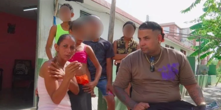 Influencer cubano entrega una vivienda a familia de Guantánamo que perdió su hogar en un incendio ante el colapso del suministro de agua