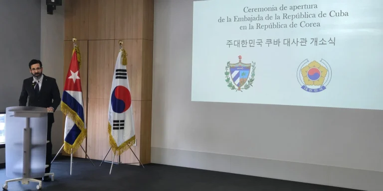 El régimen de La Habana inaugura su embajada en Corea del Sur en busca de oxígeno económico para su crisis estructural