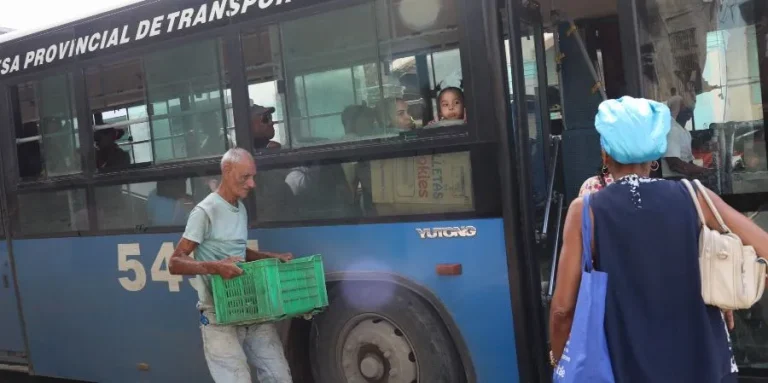 El régimen de La Habana enfrenta una severa crisis financiera tras fallo británico que autoriza el embargo de activos cubanos