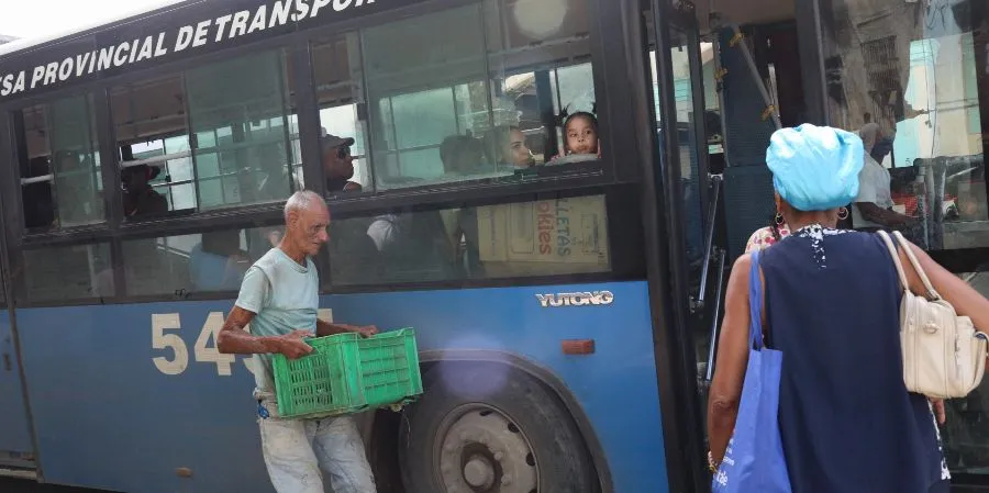 El régimen de La Habana enfrenta una severa crisis financiera tras fallo británico que autoriza el embargo de activos cubanos