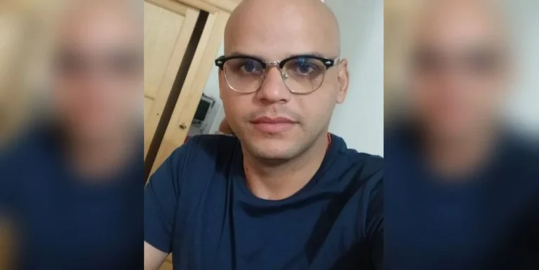 El periodista independiente José Luis Tan Estrada arriba a México tras huir de la represión y cruzar el Tapón del Darién