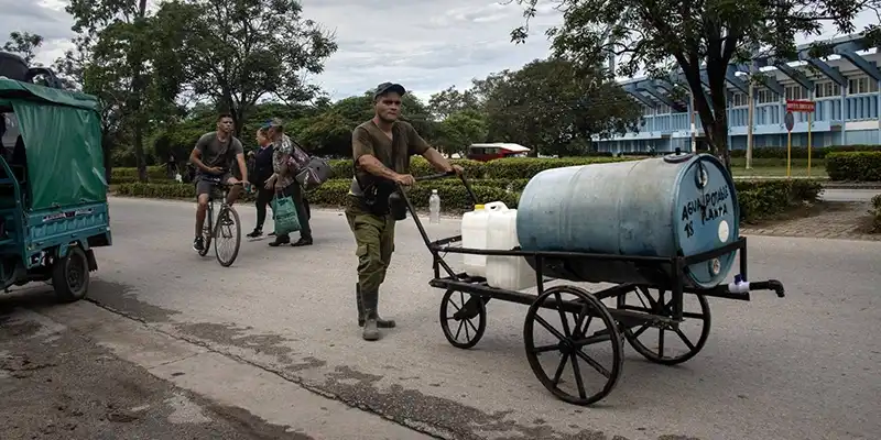 La factura en dólares de sobrevivir a los apagones en Cuba: el fracaso del modelo energético del régimen
