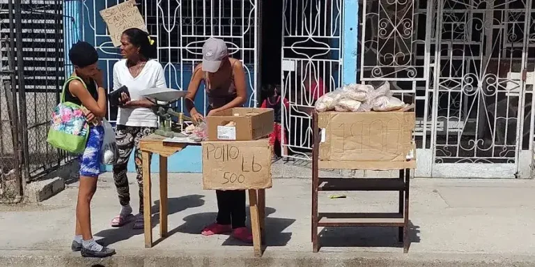 Cuba encara una espiral inflacionaria récord que empobrece dramáticamente a la población