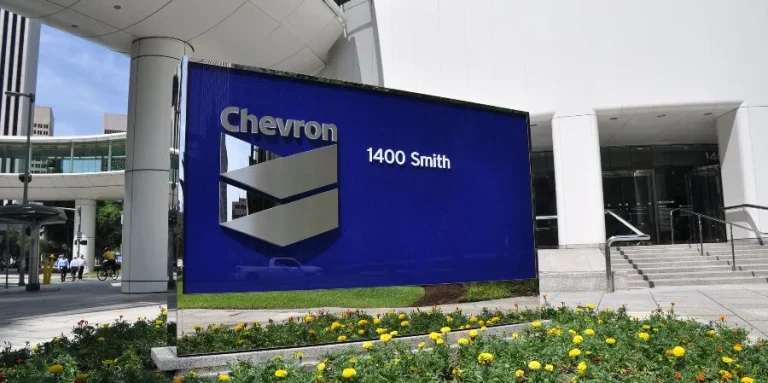 La Administración Trump evalúa permitir operaciones limitadas de Chevron en Venezuela pese a sanciones