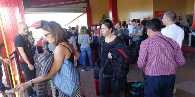 La encrucijada de la juventud cubana: entre la represión, el éxodo y el oportunismo del régimen