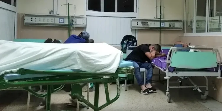 El régimen cubano reduce personal médico y limita cirugías ante el profundo colapso energético
