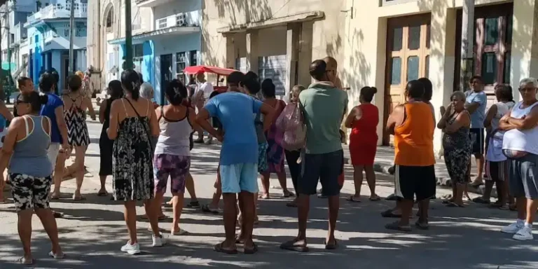 Vecinos de Regla exigen el restablecimiento del servicio eléctrico tras superar 34 horas de apagones