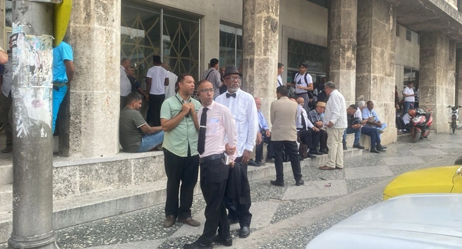 Masones cubanos irrumpen en la Gran Logia para expulsar a líder destituido respaldado por el régimen