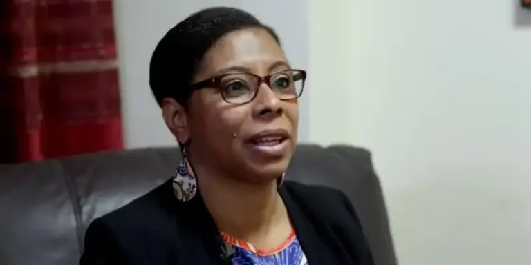 La embajadora de Cuba en Londres asegura que el régimen se defendería de EE. UU. \»aunque la población llegue a cero\»