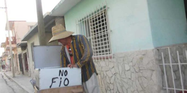 El colapso económico en Cuba impone la ley del «No fío» y hunde a los sectores más vulnerables