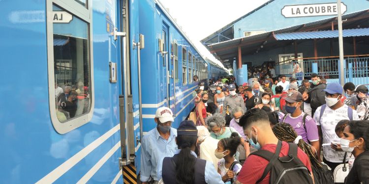 Prueban WiFi en trenes cubanos mientras la infraestructura ferroviaria colapsa por la crisis económica