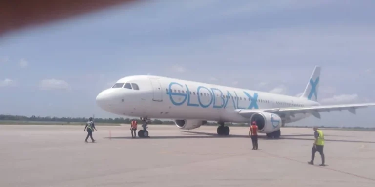EE.UU. repatria a 89 cubanos en el sexto vuelo de deportación del año mientras el régimen ignora el colapso estructural