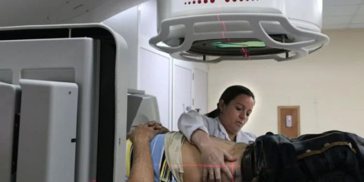 Colapso sanitario en Cuba: pacientes oncológicos en Sancti Spíritus enfrentan supuestos cobros de 70.000 pesos por radioterapia