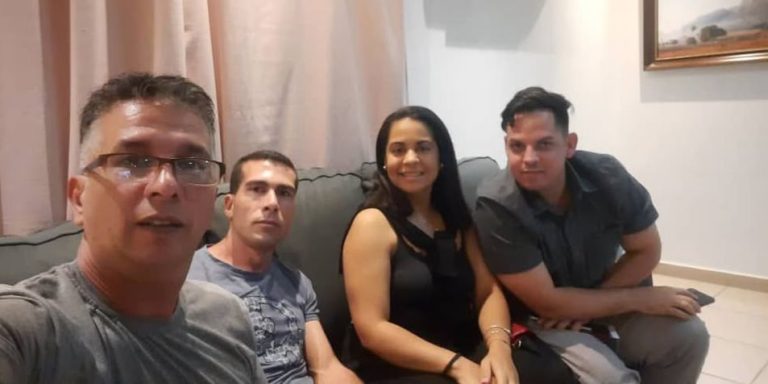 Periodistas de la televisión estatal cubana viajan a China por seminario de alta definición mientras la isla sufre apagones televisivos