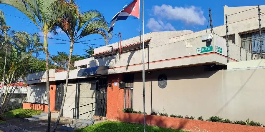 Costa Rica cierra su embajada en La Habana ante la escalada represiva y la dictadura cubana culpa a Estados Unidos