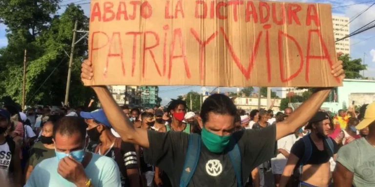 Human Rights Watch documenta tortura y represión sistemática contra manifestantes del 11J en cárceles cubanas