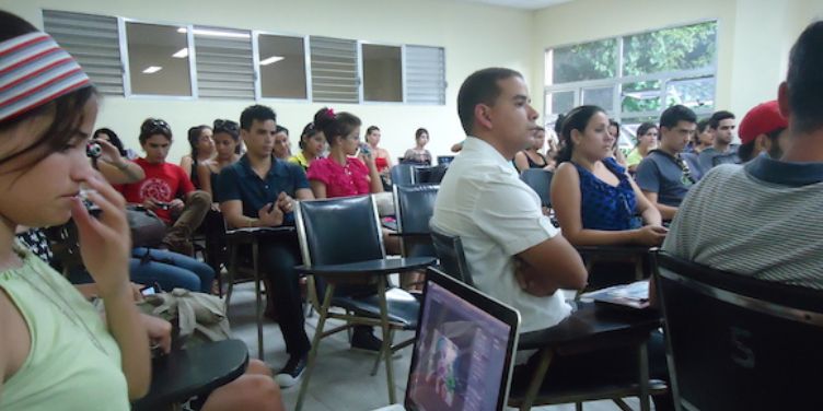 La Universidad de La Habana hace un tercer intento para llenar las aulas vacías de Periodismo